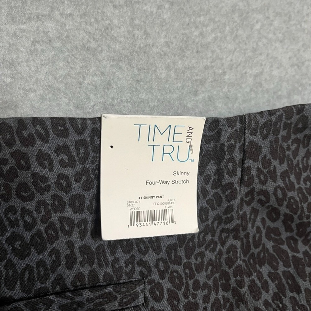 Time and Tru Pants Womens 20 Gray Skinny Stretch Cropped Animal Print Modern New - Picture 7 of 9
